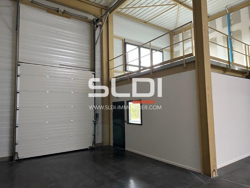 Locaux d'activités A VENDRE OU A LOUER - BOURGOIN JALLIEU - 234 m²