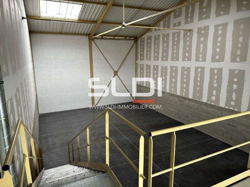 Locaux d'activités A VENDRE OU A LOUER - BOURGOIN JALLIEU - 234 m²
