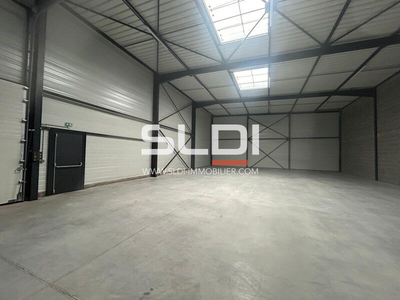 Locaux d'activités A VENDRE OU A LOUER - GENAY - 475 m²