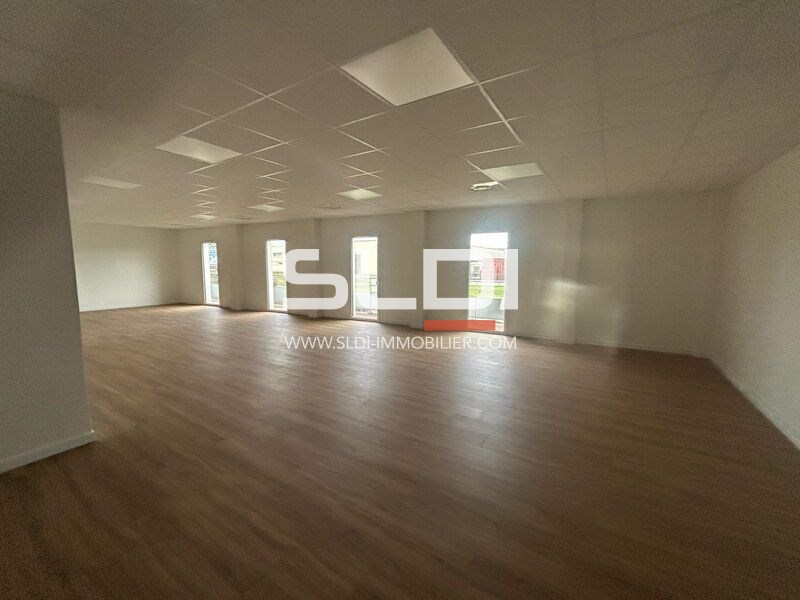 Locaux d'activités A VENDRE OU A LOUER - GENAY - 475 m²