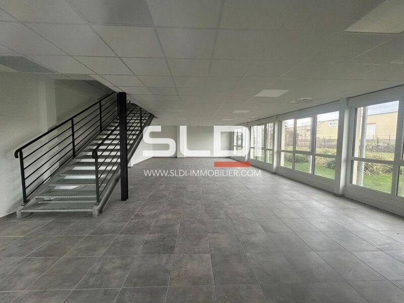 Locaux d'activités A VENDRE OU A LOUER - GENAY - 475 m²