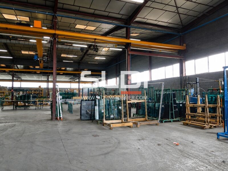 Locaux d'activités A LOUER - VAULX EN VELIN - 2 749 m²