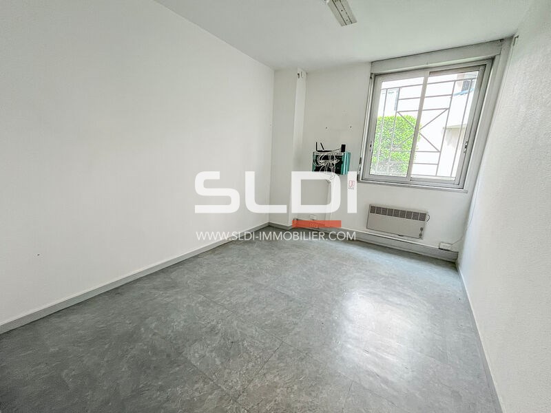 Locaux d'activités A LOUER - VILLEURBANNE - 267 m²