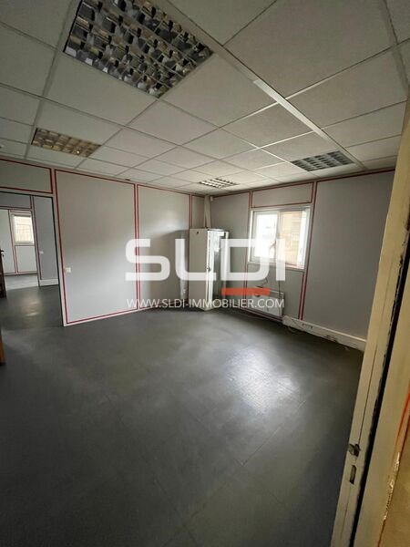 Locaux d'activités A LOUER - BELLEVILLE-EN-BEAUJOLAIS - 2 710 m²