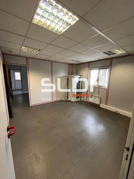 Locaux d'activités A LOUER - BELLEVILLE-EN-BEAUJOLAIS - 2 710 m²