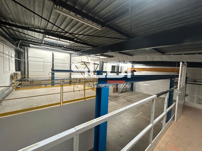 Locaux d'activités A LOUER - DARDILLY - 1 854 m²