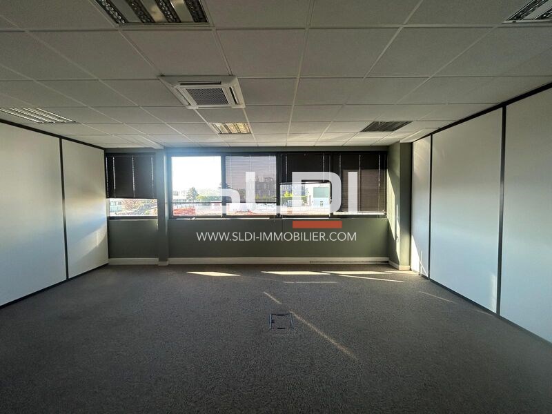 Locaux d'activités A LOUER - DARDILLY - 1 854 m²