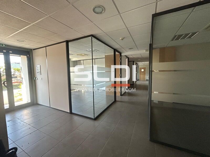 Locaux d'activités A LOUER - DARDILLY - 1 854 m²