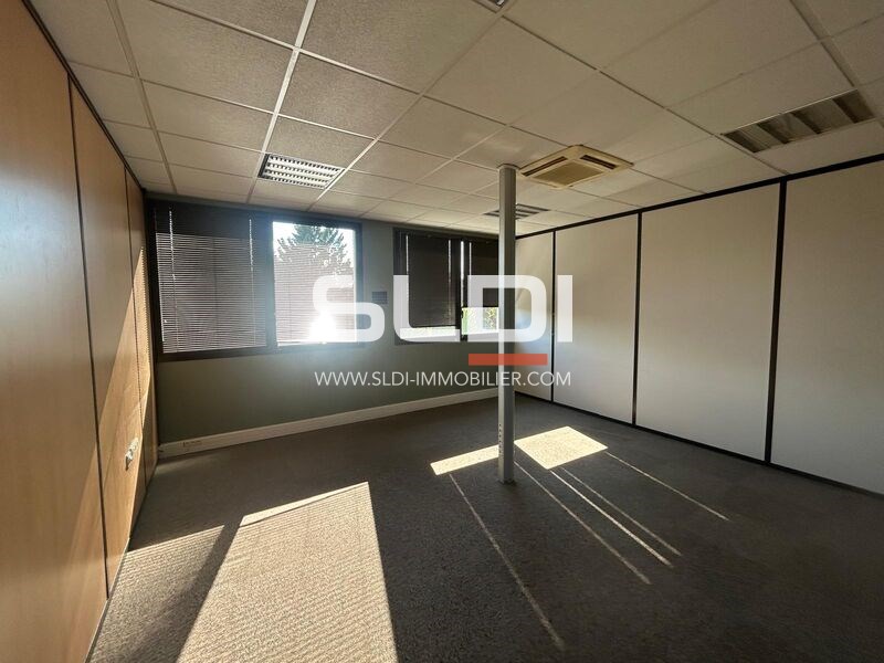 Locaux d'activités A LOUER - DARDILLY - 1 854 m²