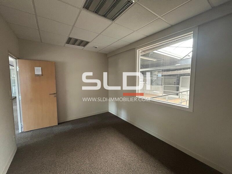 Locaux d'activités A LOUER - DARDILLY - 1 854 m²