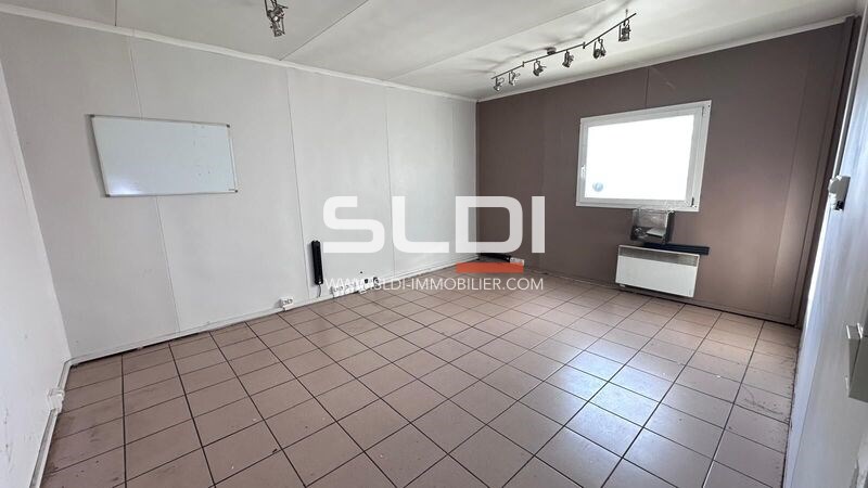 Entrepôts/Messagerie A LOUER - HEYRIEUX - 950 m²