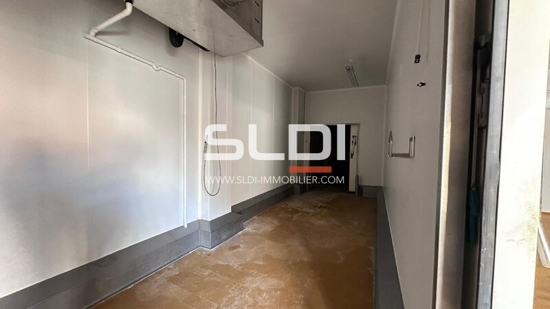 Entrepôts/Messagerie A LOUER - HEYRIEUX - 950 m²