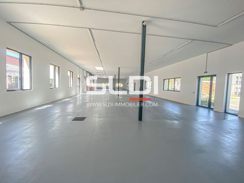 Locaux d'activités A LOUER - VENISSIEUX - 1 694 m²