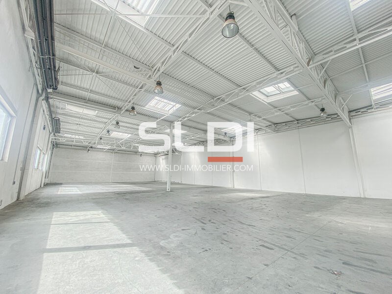 Locaux d'activités A LOUER - SAINT PRIEST - 1 000 m²