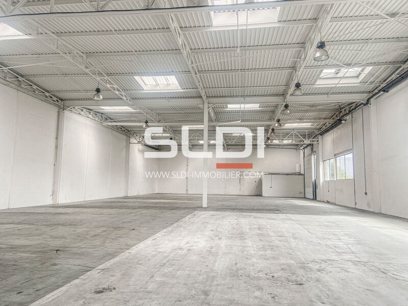 Locaux d'activités A LOUER - SAINT PRIEST - 1 000 m²