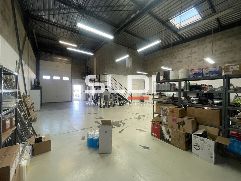 Locaux d'activités A LOUER - CHASSIEU - 177 m²