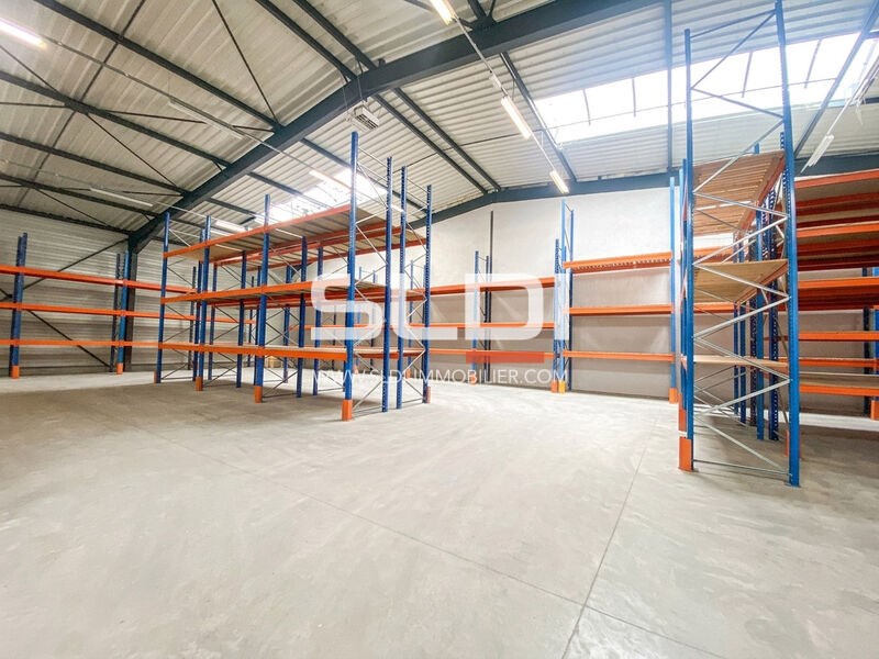 Locaux d'activités A LOUER - VAULX EN VELIN - 931 m²