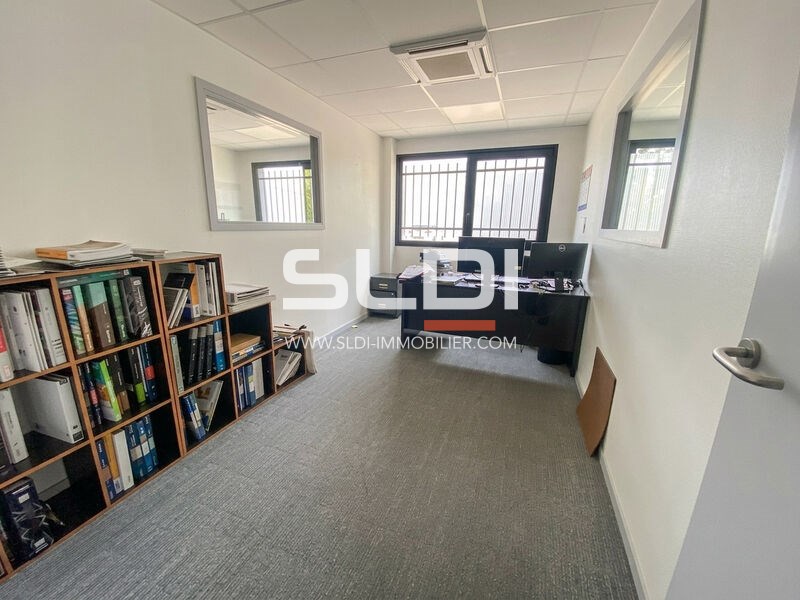 Locaux d'activités A LOUER - VAULX EN VELIN - 931 m²