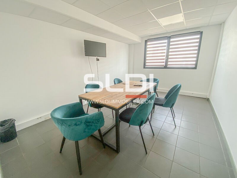 Locaux d'activités A LOUER - VAULX EN VELIN - 1 088 m²