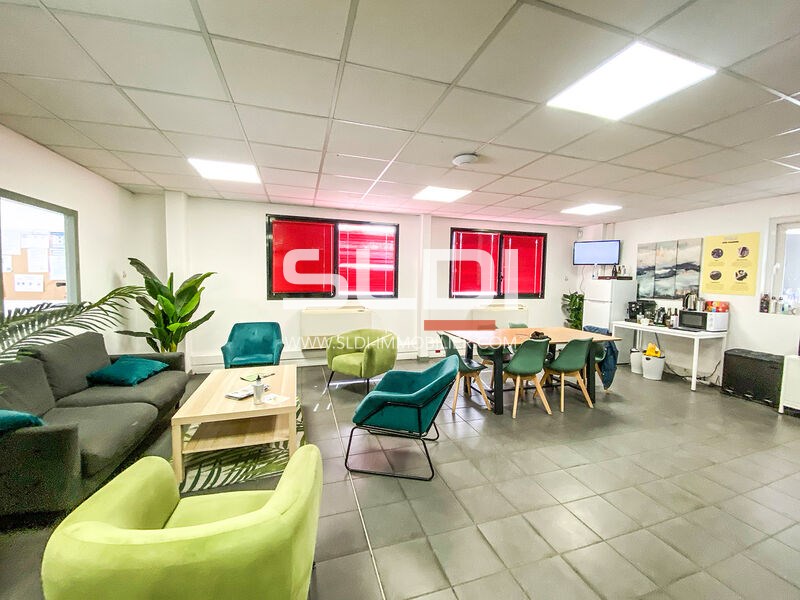 Locaux d'activités A LOUER - VAULX EN VELIN - 1 088 m²