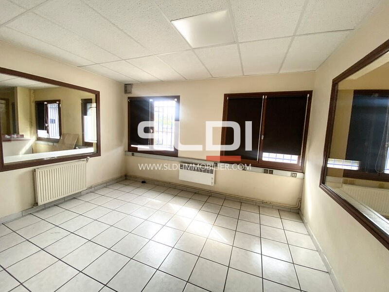 Locaux d'activités A VENDRE OU A LOUER - SAINT GEORGES D'ESPERANCHE - 6 035 m²