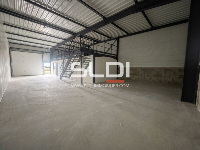 Locaux d'activités A LOUER - JONAGE - 1 657 m²