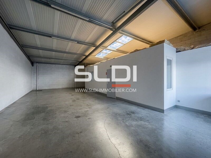 Locaux d'activités A LOUER - JONAGE - 1 657 m²