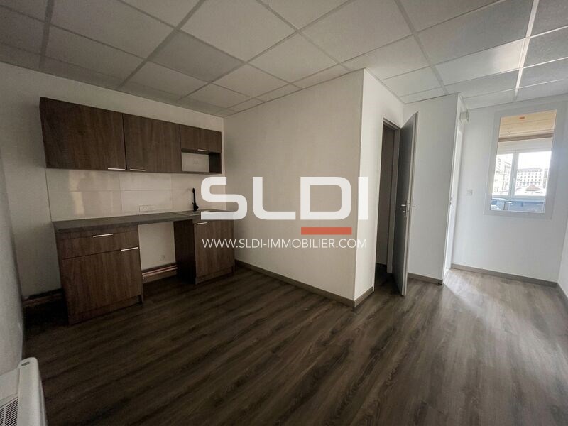 Locaux d'activités A LOUER - JONAGE - 1 657 m²