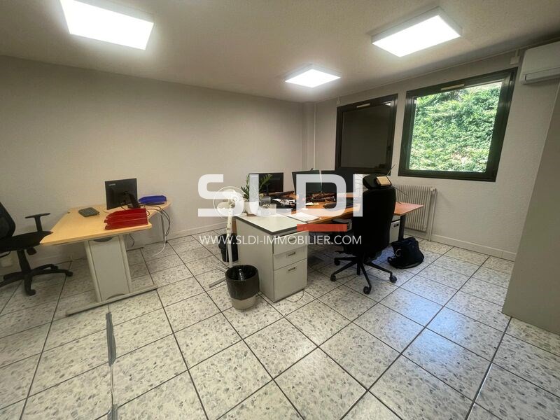 Bureaux A VENDRE - AMBERIEUX - 670 m²