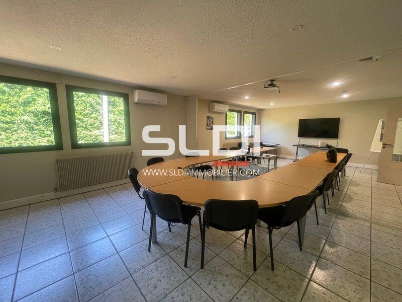 Bureaux A VENDRE - AMBERIEUX - 670 m²