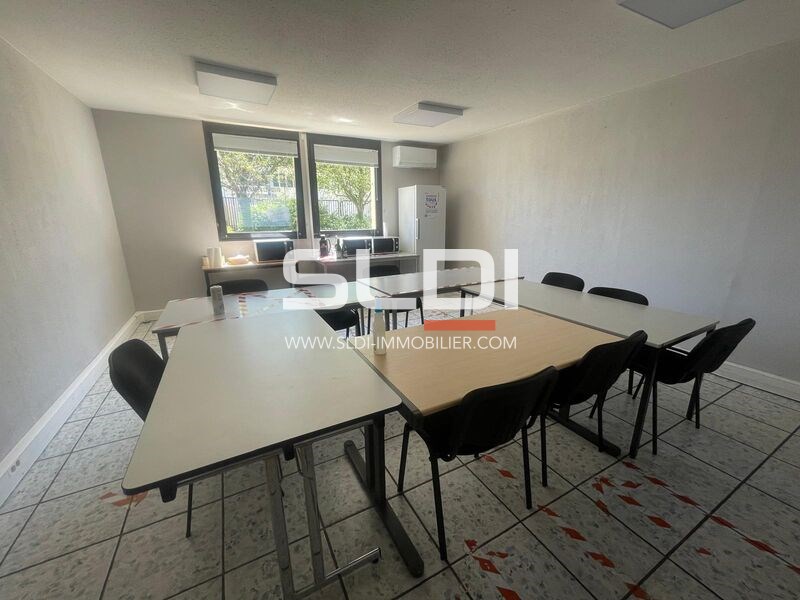 Bureaux A VENDRE - AMBERIEUX - 670 m²