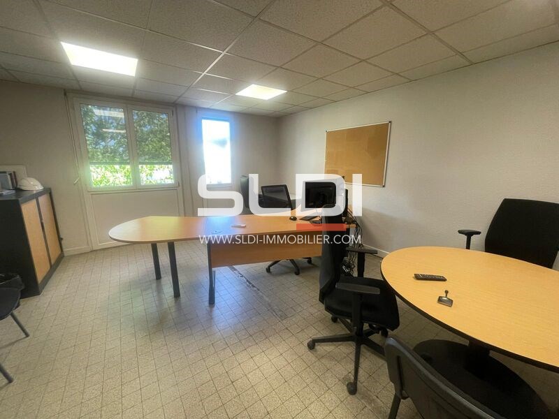 Locaux d'activités A VENDRE - AMBERIEUX - 1 910 m²
