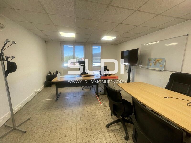 Locaux d'activités A VENDRE - AMBERIEUX - 1 910 m²