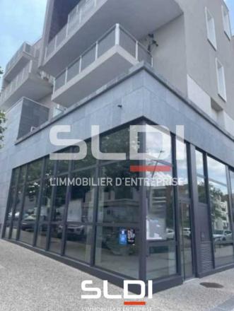 Commerces A VENDRE OU A LOUER - SATHONAY CAMP - 685 m²