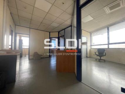 Bureaux A VENDRE - VAULX EN VELIN - 925 m² Bureaux A VENDRE - VAULX EN VELIN - 925 m²