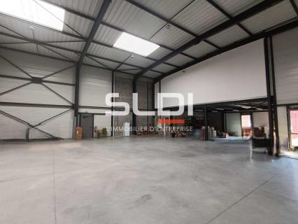 Activités A LOUER - CHASSIEU - 460 m² Activités A LOUER - CHASSIEU - 460 m²