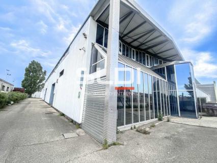 Activités A LOUER - VAULX EN VELIN - 2 140 m² Activités A LOUER - VAULX EN VELIN - 2 140 m²