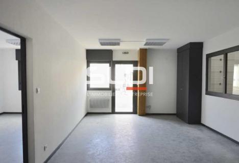 Activités A LOUER - VILLEURBANNE - 1 495 m² Activités A LOUER - VILLEURBANNE - 1 495 m²