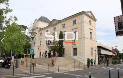 Commerces A LOUER - ECULLY - 99 m² Commerces A LOUER - ECULLY - 99 m²