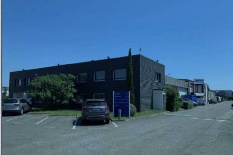 Activités A LOUER - DECINES CHARPIEU - 470 m² Activités A LOUER - DECINES CHARPIEU - 470 m²
