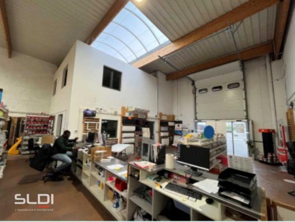 Activités A LOUER - DECINES CHARPIEU - 887 m²