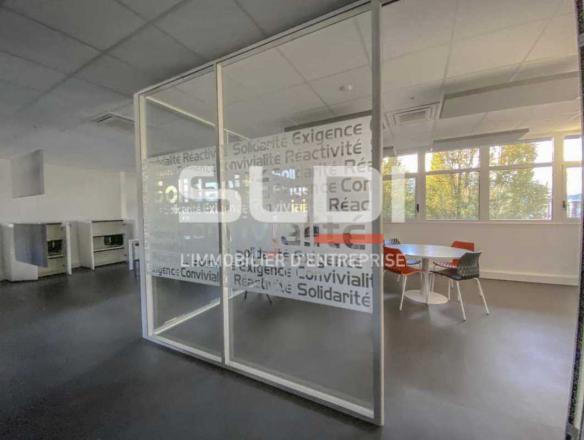 Bureaux A LOUER - BRON - 221 m²