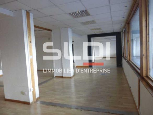Commerces A LOUER - VILLEURBANNE - 130 m²