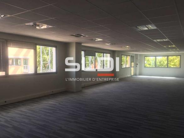 Bureaux A VENDRE OU A LOUER - GENAS - 2 081 m²