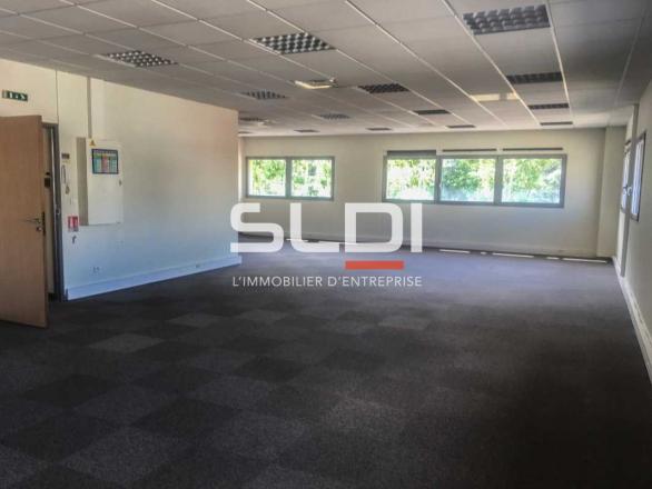 Bureaux A VENDRE OU A LOUER - GENAS - 2 081 m²