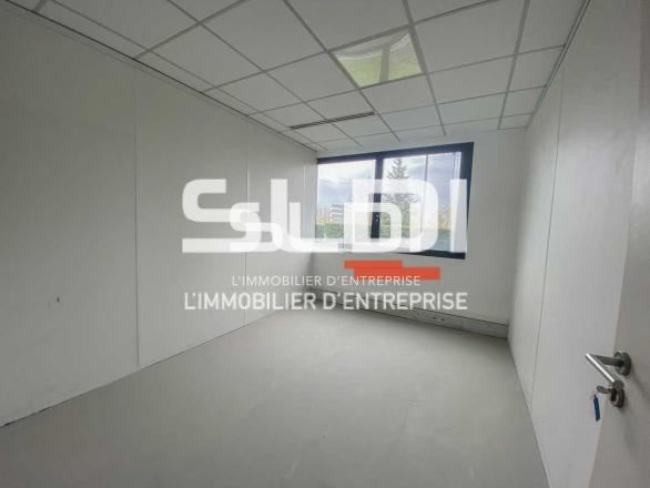Bureaux A LOUER - BRON - 163 m²