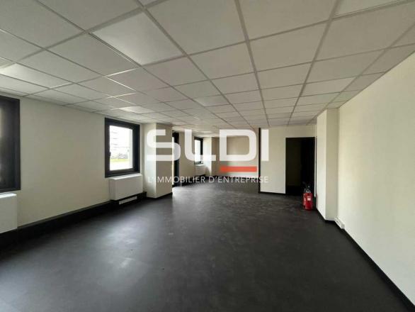 Bureaux A LOUER - CHARBONNIERES LES BAINS - 190 m²