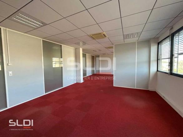 Bureaux A LOUER - SAINT PRIEST - 274 m²