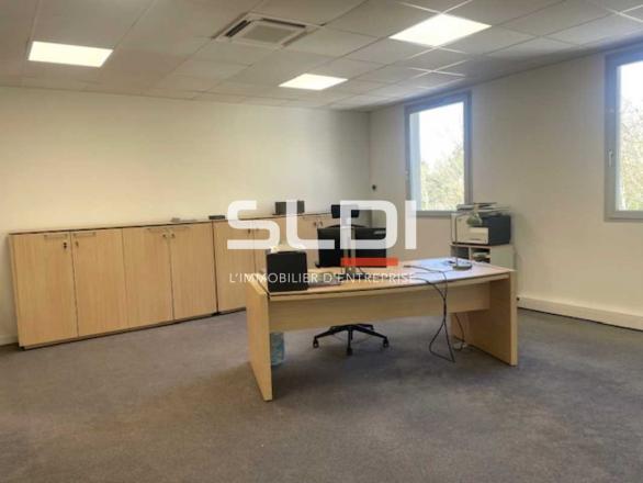 Bureaux A LOUER - SAINT PRIEST - 104 m²