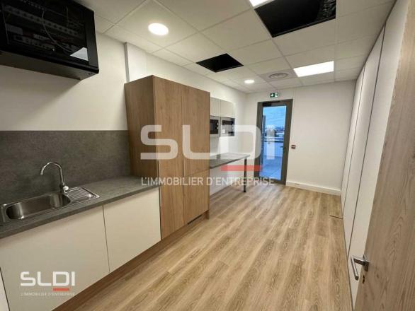 Bureaux A LOUER - CHASSIEU - 33 m² Bureaux A LOUER - CHASSIEU - 33 m²
